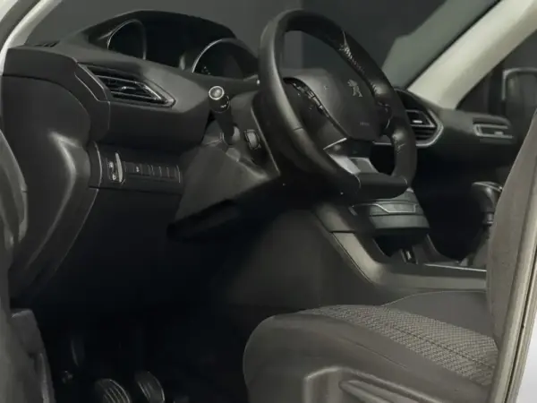 Peugeot 308 1.5 BlueHDi Business Line 2