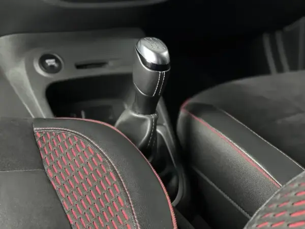 Renault Captur 1.5 dCi Red Edi 8