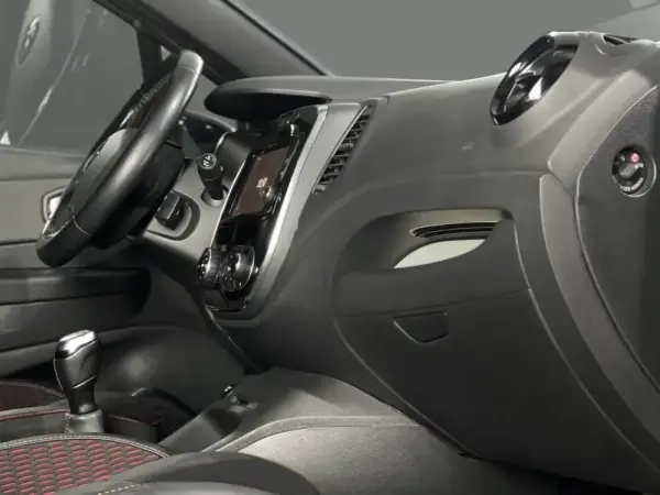 Renault Captur 1.5 dCi Red Edi 9