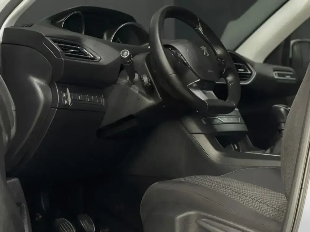 Peugeot 308 1.5 BlueHDi Business Line 2